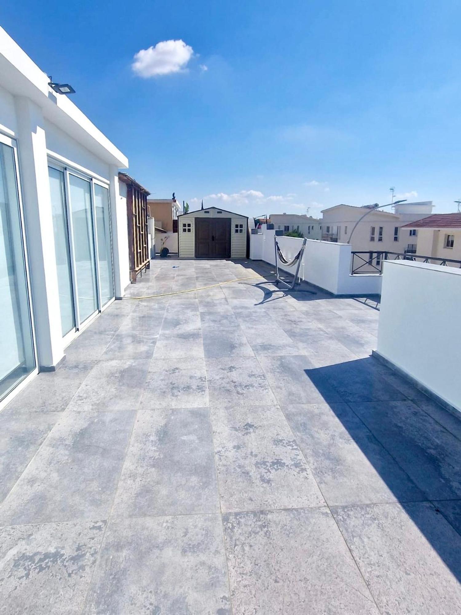 Bed and breakfast Charming Oroklini Penthouse With Ocean Views And Private Parking Extérieur photo