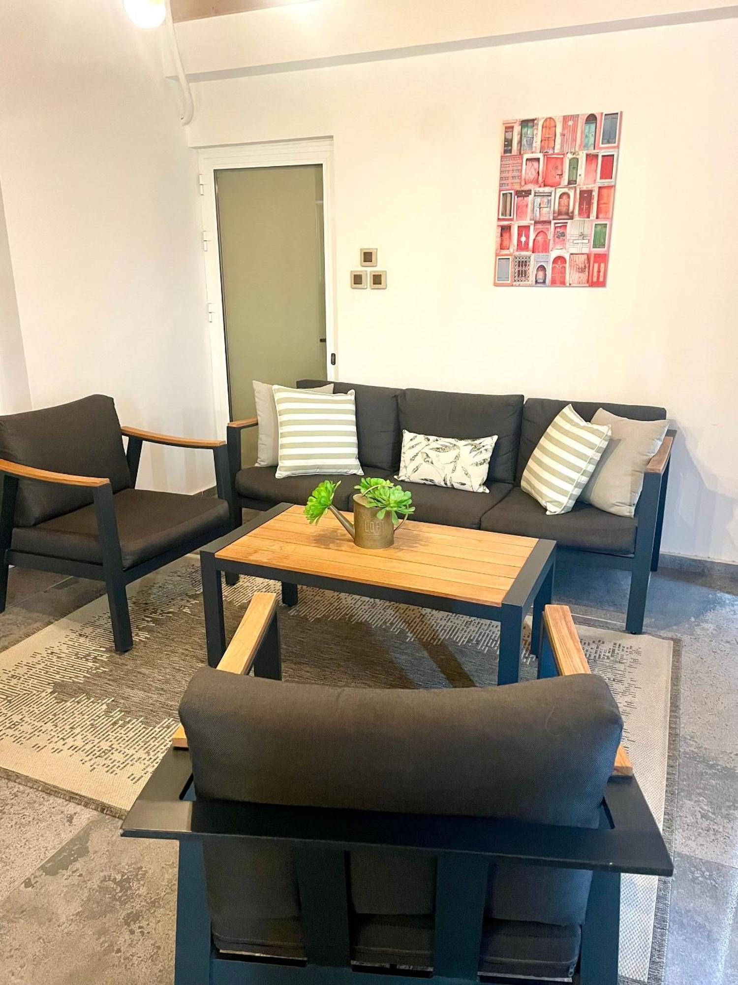 Bed and breakfast Charming Oroklini Penthouse With Ocean Views And Private Parking Extérieur photo