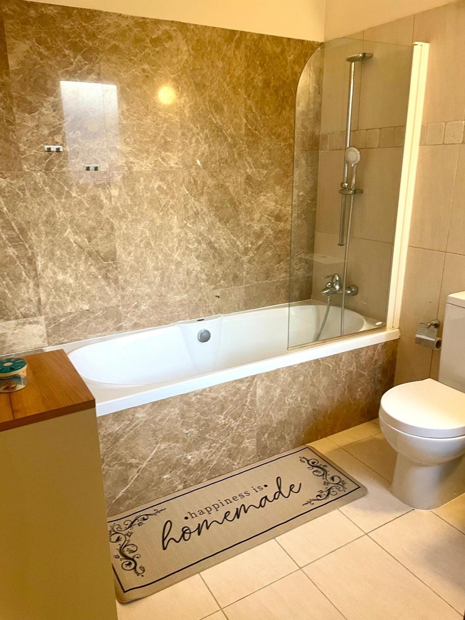 Bed and breakfast Charming Oroklini Penthouse With Ocean Views And Private Parking Extérieur photo