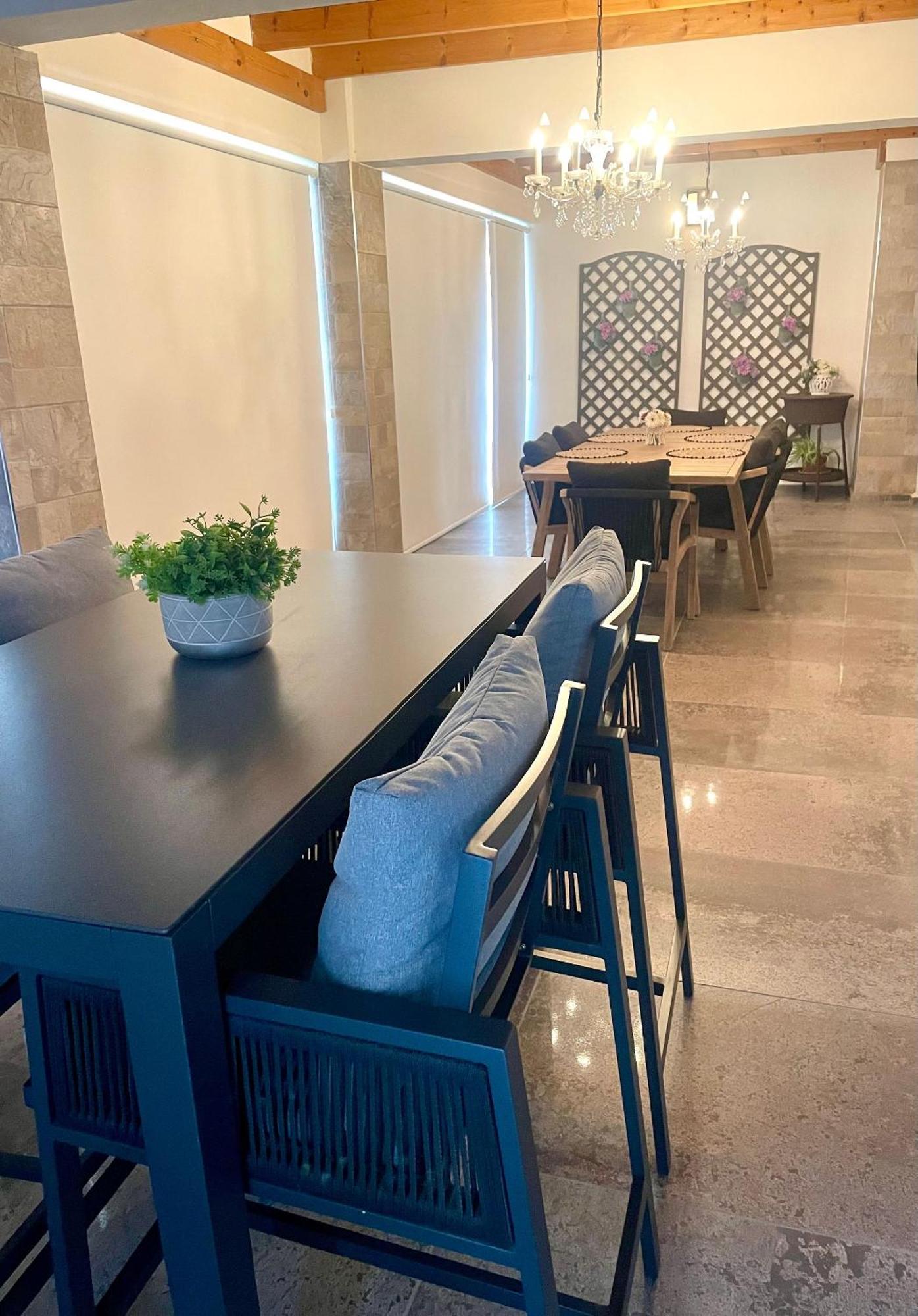 Bed and breakfast Charming Oroklini Penthouse With Ocean Views And Private Parking Extérieur photo